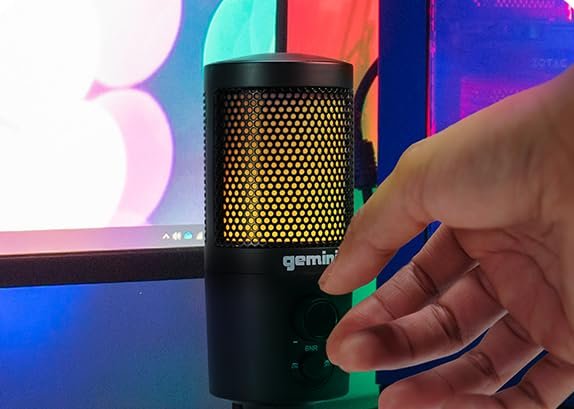 Gemini GSM-100 USB gaming microphone with a sleek black design and cardioid pickup pattern for clear audio recording