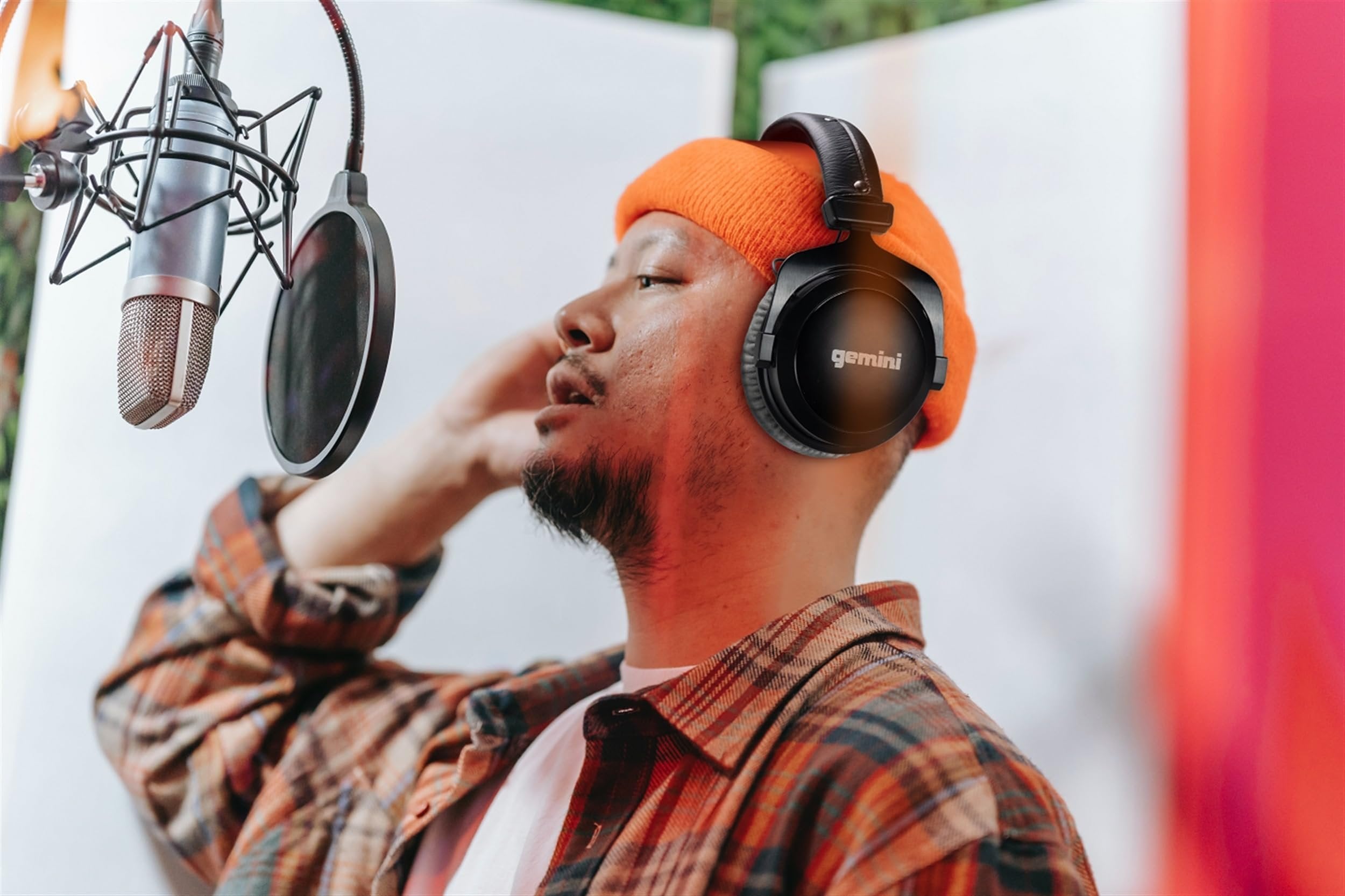 Gemini DJX-1000 professional DJ headphones with soft ear pads, closed-back design, and adjustable headband.