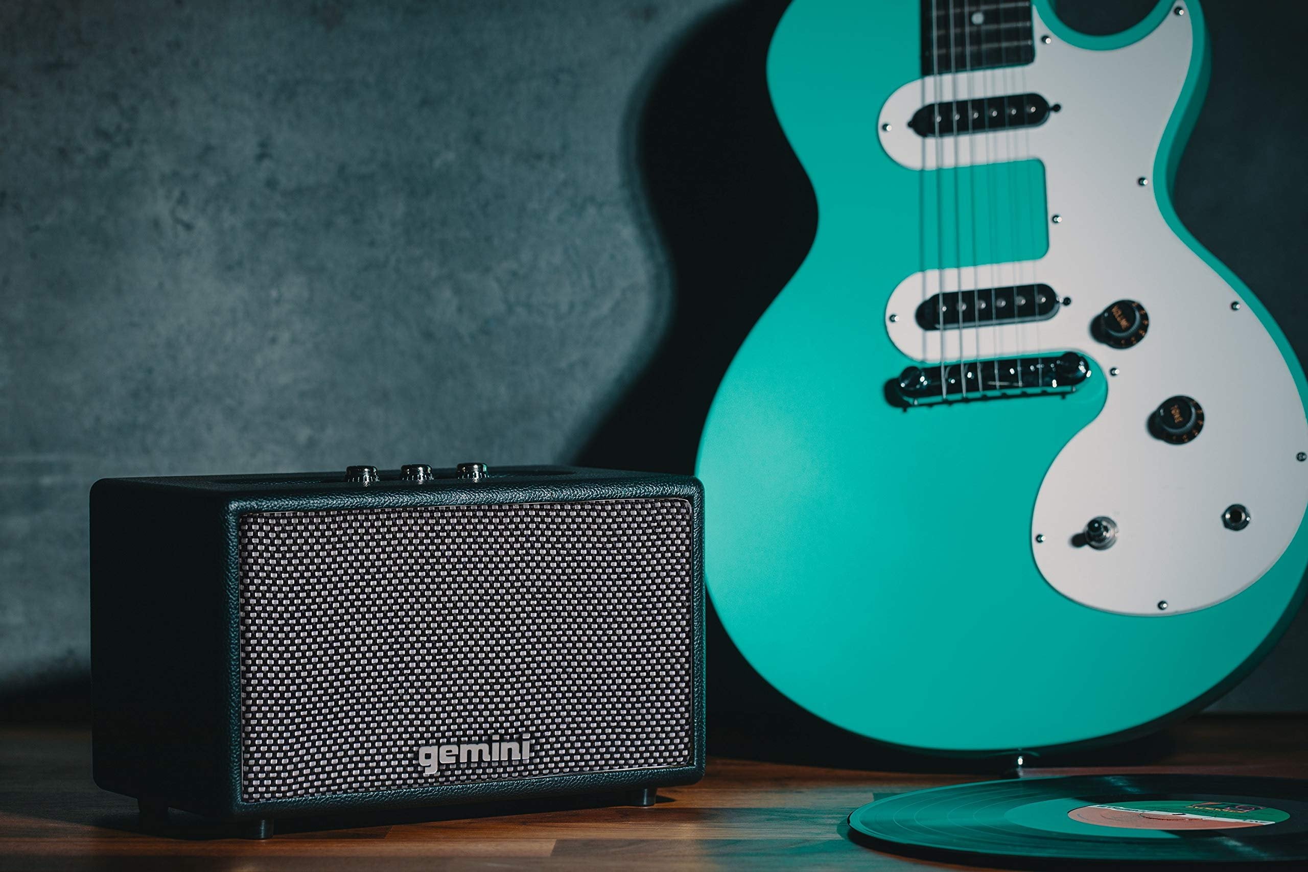 Gemini Sound GTR-200 portable retro Bluetooth speaker in black, 40W, battery-powered with 30-feet range